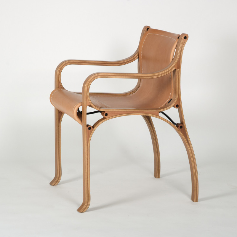 Peglev leather and solid wood armchair - Objekto